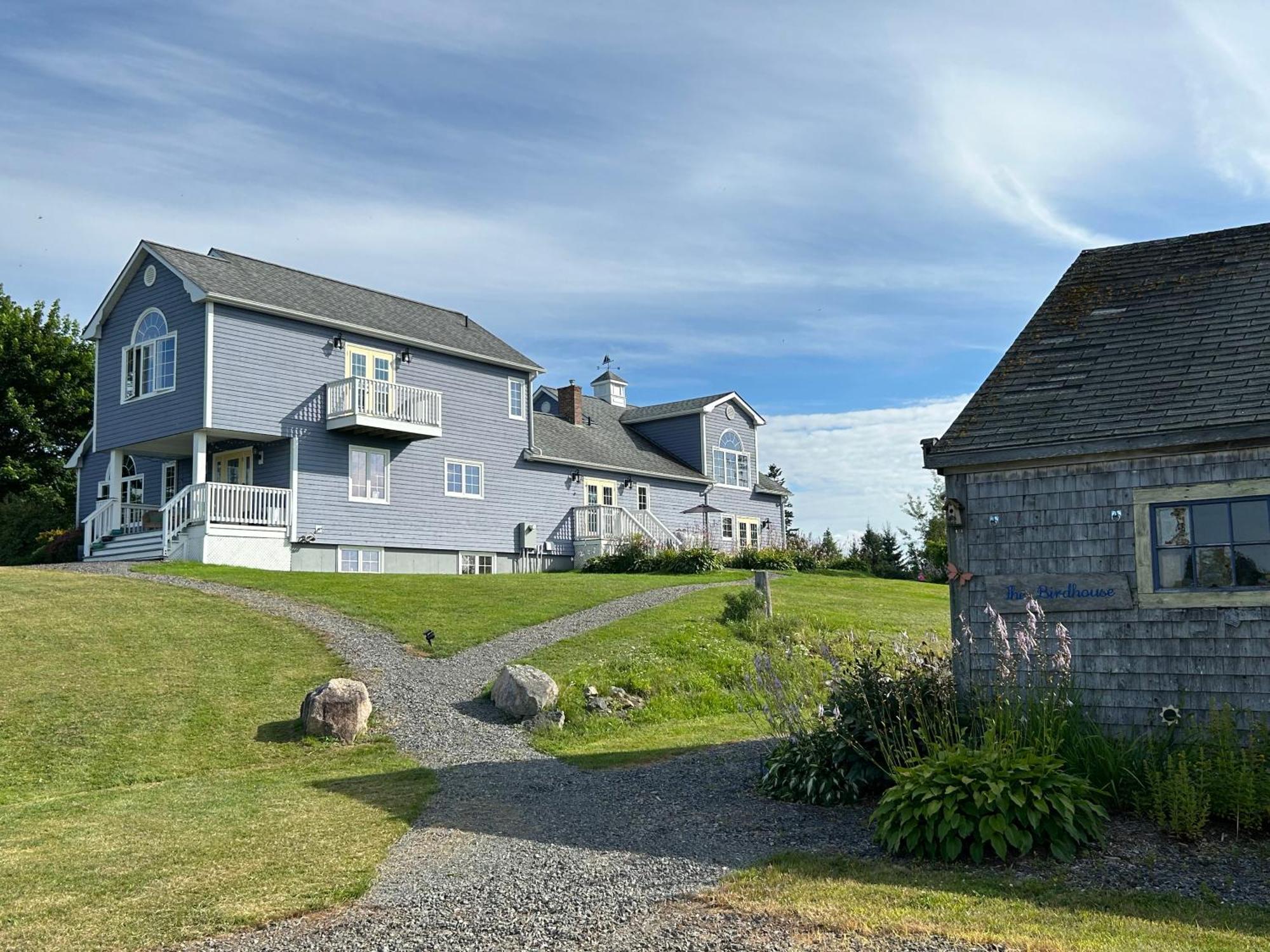 Tides Inn Guest Suites Halls Harbour Exterior foto